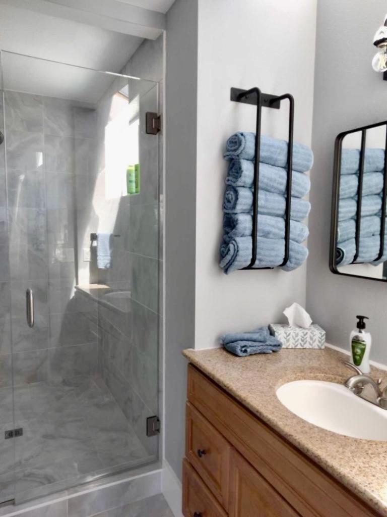 Water Street Retreat Apartment Chelan Room photo