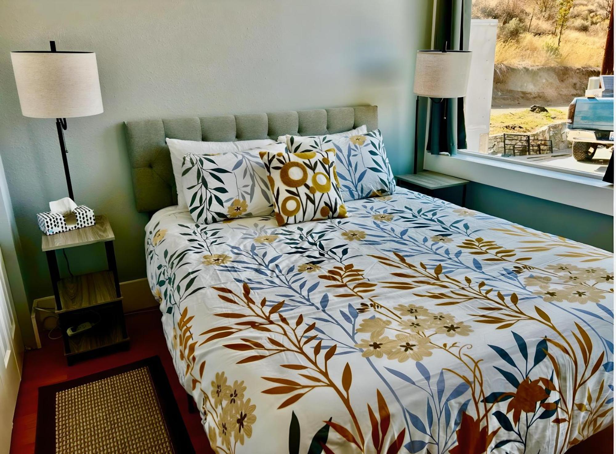 Water Street Retreat Apartment Chelan Room photo